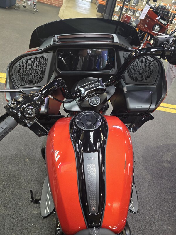 2024 Harley-Davidson® Road Glide® Bagger Whiskey Fire - Black Finish - Image 3